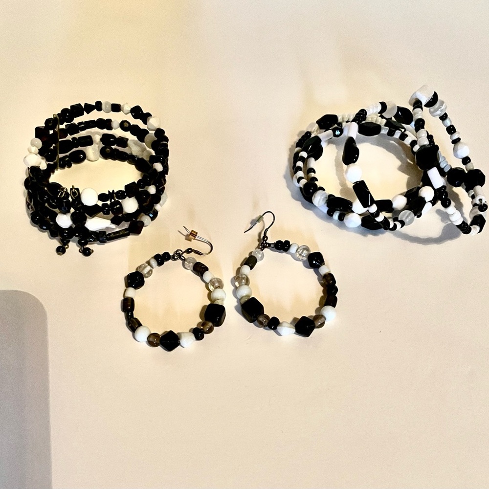 3/$20.  Black and White Beaded Jewelry Set